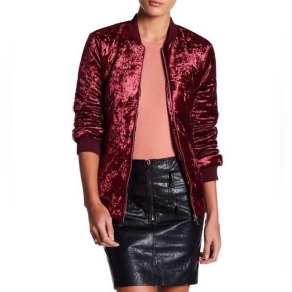 Romeo & Juliet Couture Jackets & Blazers - Romeo & Juliet Couture Metallic Burgundy Velvet Bomber Jacket Size S MSRP $175